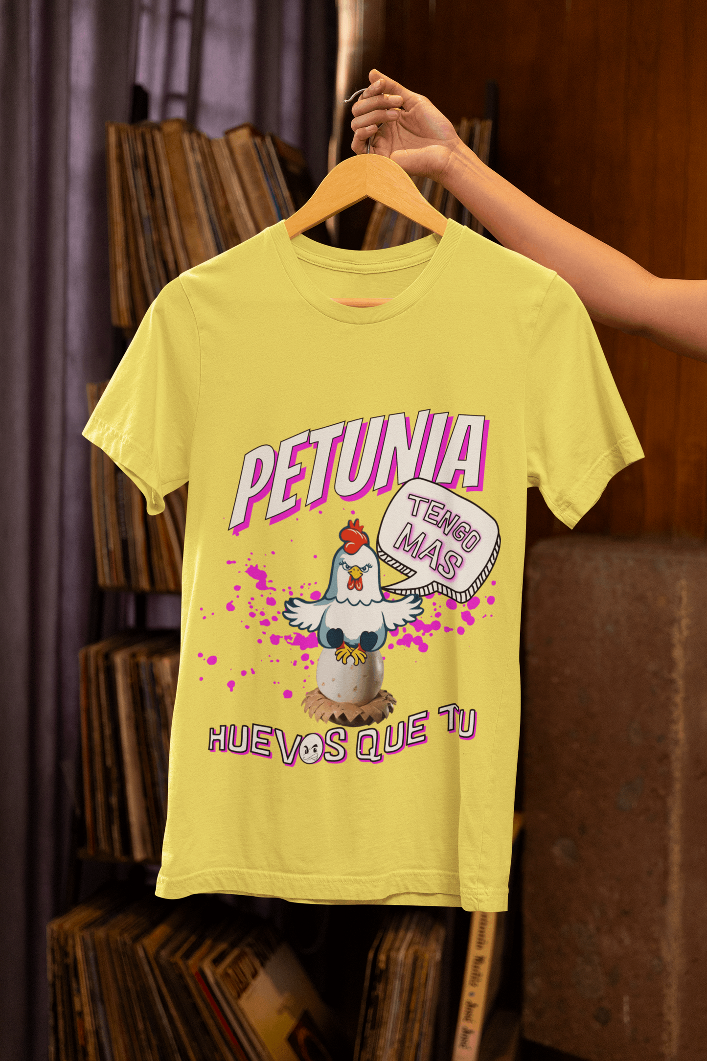 Yellow T-Shirt Soy Petunia y tengo Más HUEVOS Que Tu